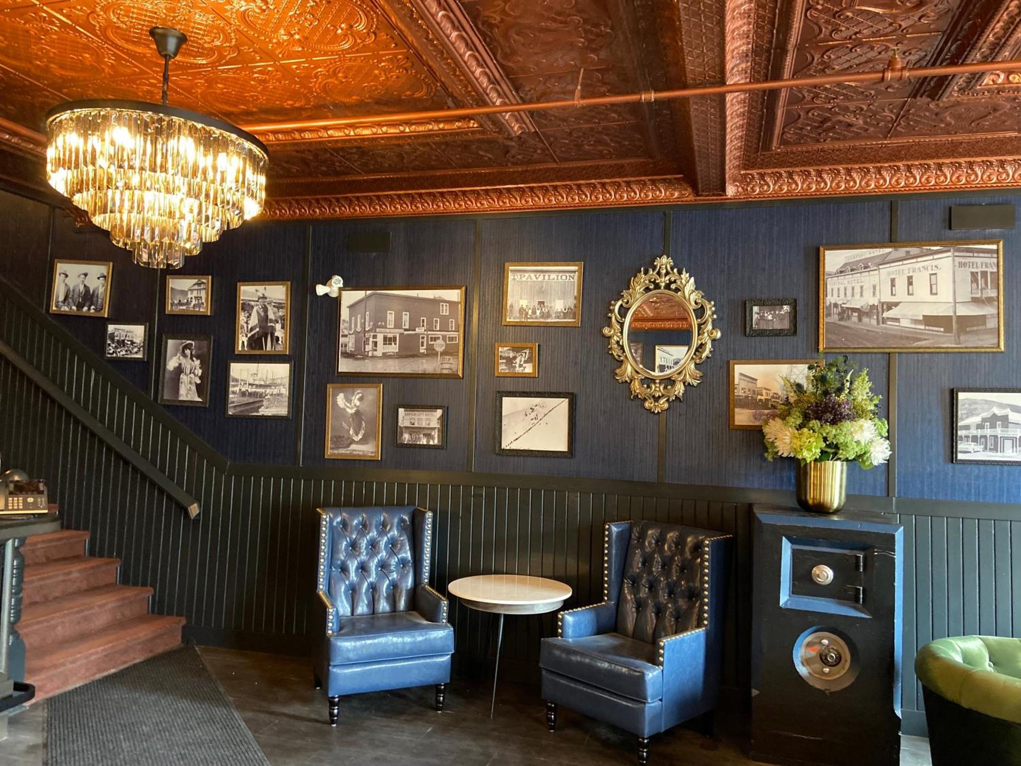 Midnight Sun, A Coast Hotel Dawson City Exterior photo